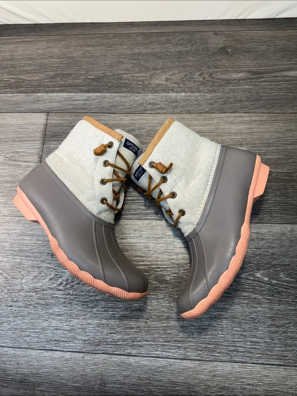 Sperry Women's Gray and Pink Lace-Up Waterproof Duck Boots woman’s SZ 8 (h75)